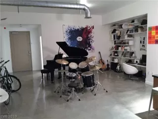 Photo #3: 2086480 Listing