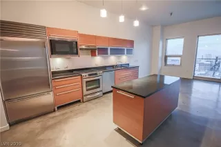 Photo #5: 2086480 Listing