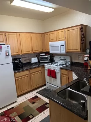 Photo #5: 2086486 Listing