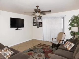 Photo #5: 2086516 Listing 