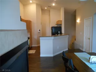 Photo #4: 2086523 Listing