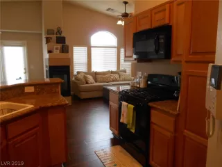 Photo #6: 2086523 Listing