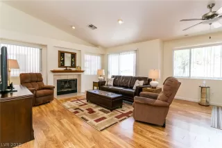 Photo #3: 2086565 Listing