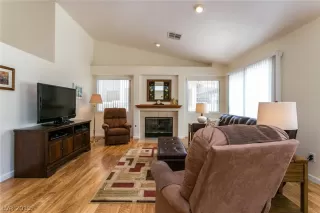 Photo #4: 2086565 Listing