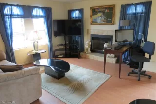 Photo #3: 2086618 Listing