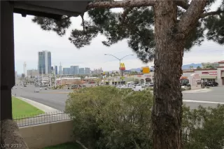 Photo #5: 2086618 Listing