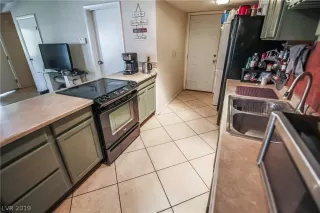 Photo #4: 2086646 Listing 