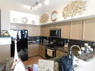 Photo #3: 2086688 Listing 