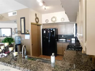 Photo #4: 2086688 Listing 