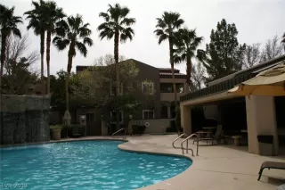 Photo #5: 2086698 Listing 