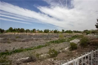 Photo #3: 2086701 Listing