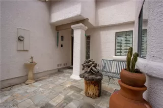 Photo #6: 2086701 Listing