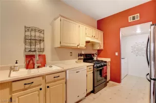 Photo #5: 2086758 Listing 