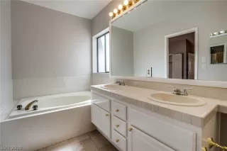 Photo #3: 2086760 Listing 