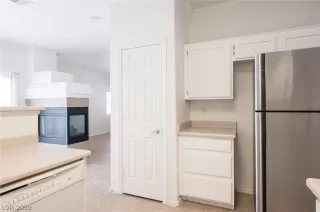 Photo #4: 2086762 Listing