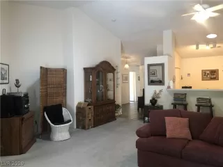 Photo #4: 2086769 Listing