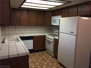 Photo #5: 2086793 Listing