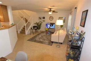 Photo #5: 2086795 Listing