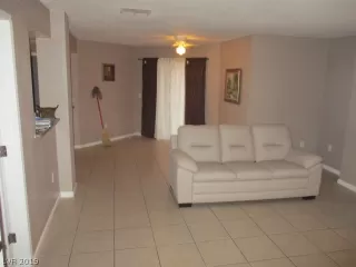 Photo #4: 2086840 Listing