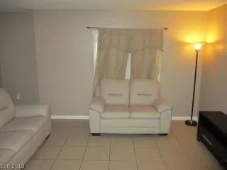 Photo #5: 2086840 Listing