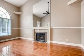 Photo #4: 2086890 Listing