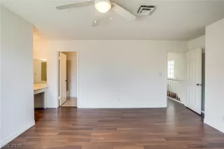 Photo #3: 2086909 Listing