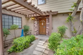 Photo #6: 2086909 Listing