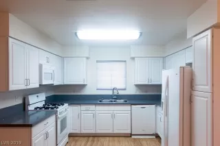 Photo #4: 2087002 Listing 