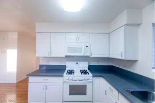 Photo #5: 2087002 Listing 