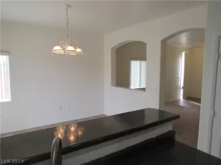 Photo #5: 2087061 Listing