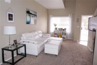 Photo #3: 2087079 Listing