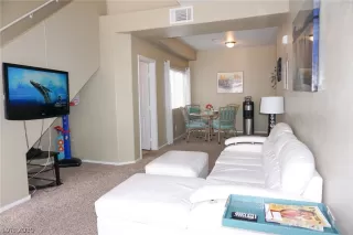 Photo #4: 2087079 Listing