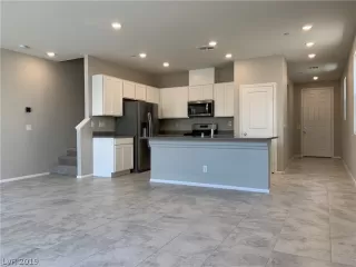 Photo #3: 2087196 Listing