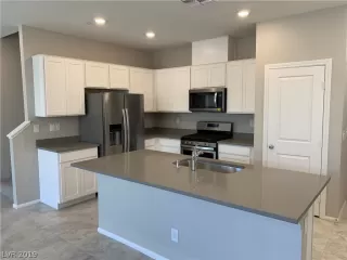 Photo #5: 2087196 Listing