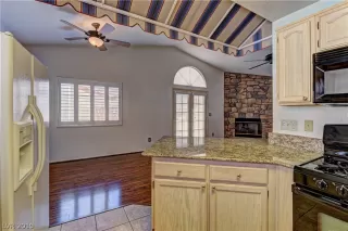 Photo #3: 2087198 Listing