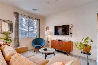 Photo #5: 2087307 Listing 