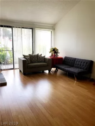Photo #4: 2087447 Listing