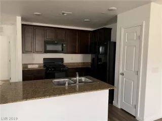 Photo #4: 2087495 Listing