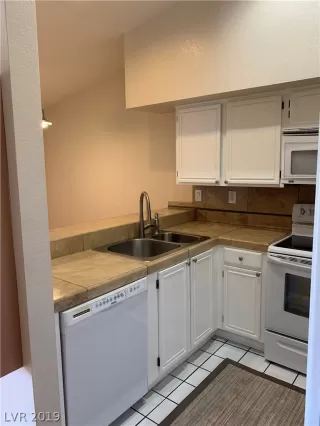 Photo #4: 2087617 Listing 