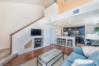 Photo #3: 2087781 Listing