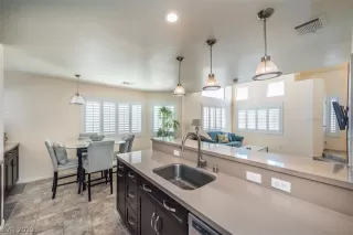 Photo #5: 2087781 Listing