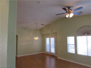 Photo #5: 2087844 Listing