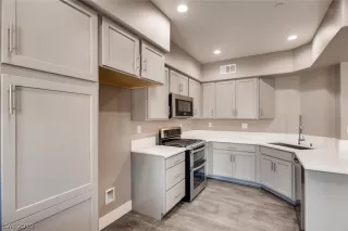 Photo #5: 2087871 Listing