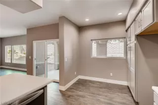 Photo #6: 2088050 Listing