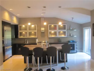 Photo #5: 2088165 Listing 