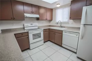 Photo #3: 2088198 Listing