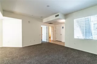 Photo #6: 2088273 Listing