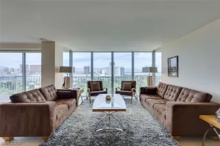 Photo #3: 2088295 Listing