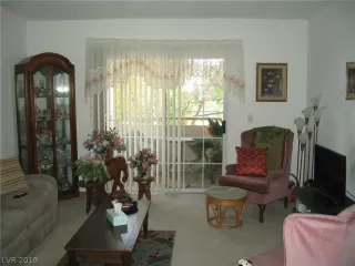 Photo #3: 2088305 Listing