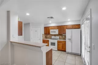 Photo #5: 2088343 Listing